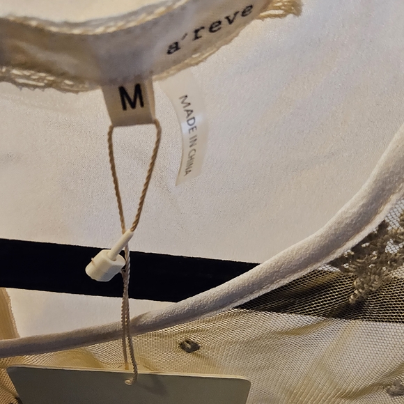 New A'Reve Cream Ruffled Long Sleeve Blouse Size medium - Picture 7 of 10